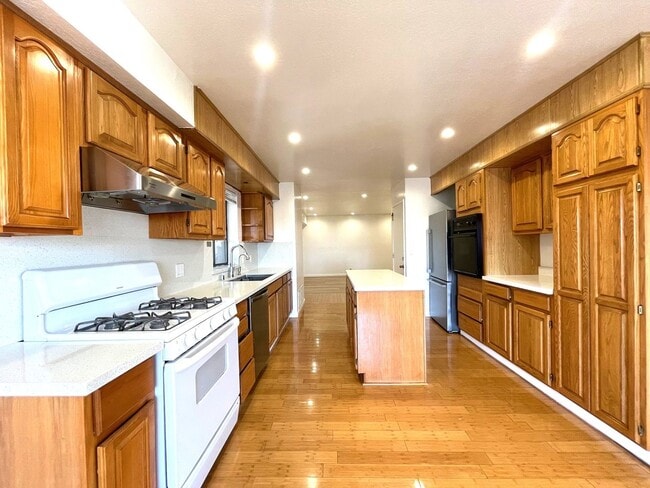 Building Photo - Newly Renovated 4BR / 2.5BA Home with Partial Bay Views.