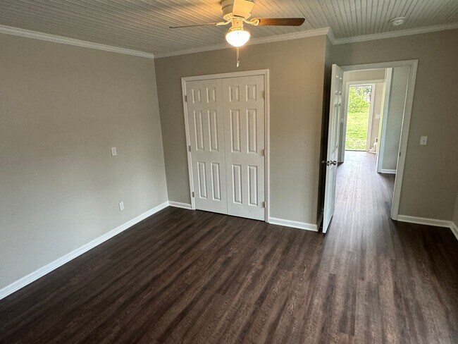 Building Photo - Gay 841-843