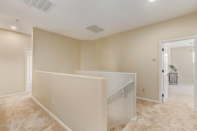 Building Photo - 32934 N Cherry Creek Rd