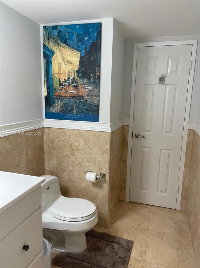 Building Photo - 3180 S Ocean Dr