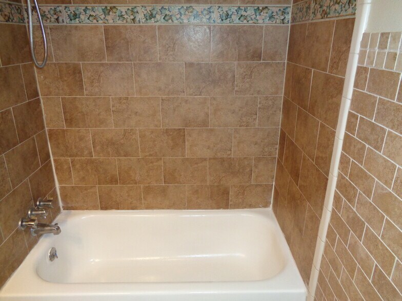 Building Photo - 755 Jennifer Jean Dr