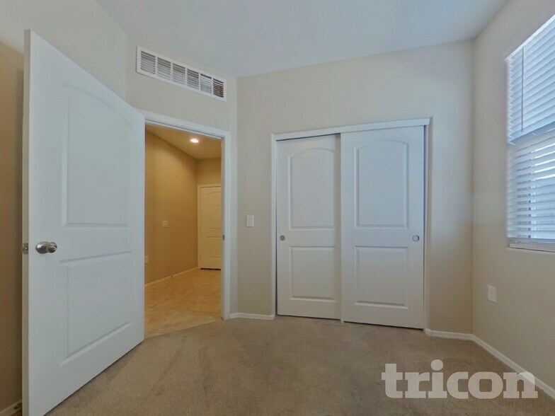 Building Photo - 31026 W Earll Dr