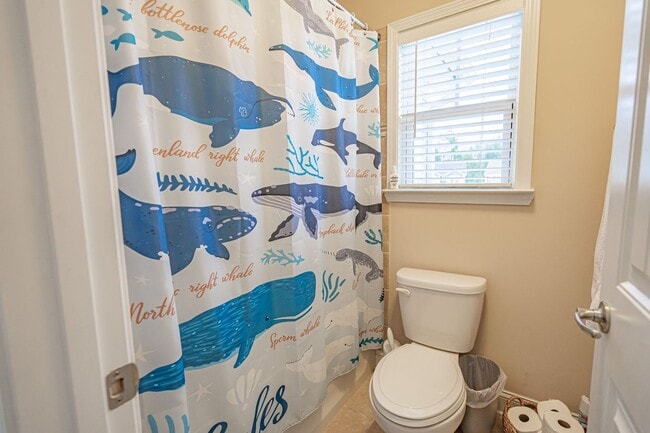 Building Photo - Forest Lakes Pooler