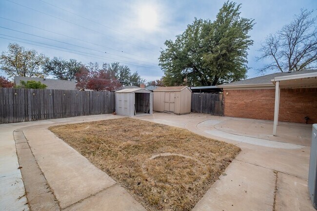 Building Photo - 2821 Metz Dr