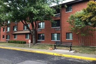 Building Photo - 2100 Greentree