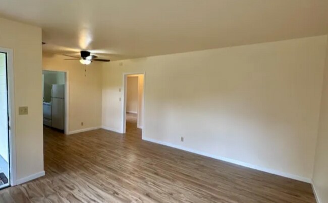 Building Photo - Cute As A Bug 2/1 Tahoe Park Gem!  Please read entire ad for viewings.