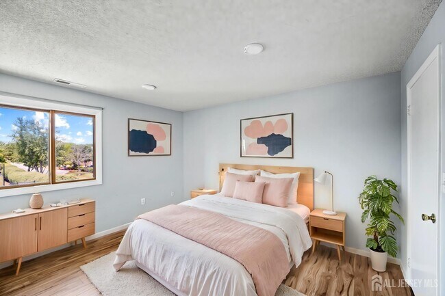 Building Photo - 307 Ravens Crest Dr