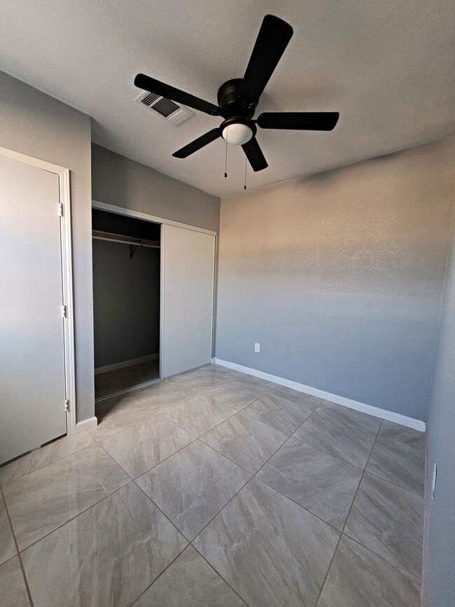 Building Photo - Spacious & Modern Studio for Rent in Calex...