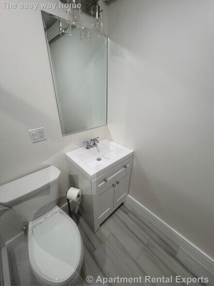 Building Photo - 13 Bristol St