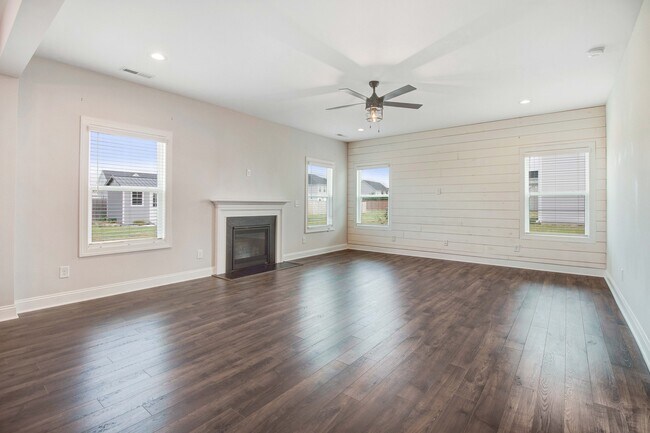 Building Photo - 105 Salmon Ln