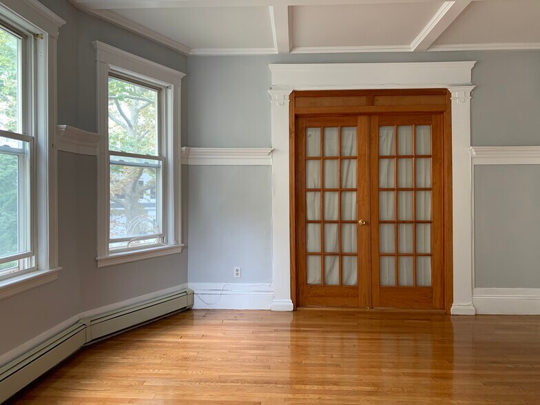 Building Photo - 205 Rawson Rd