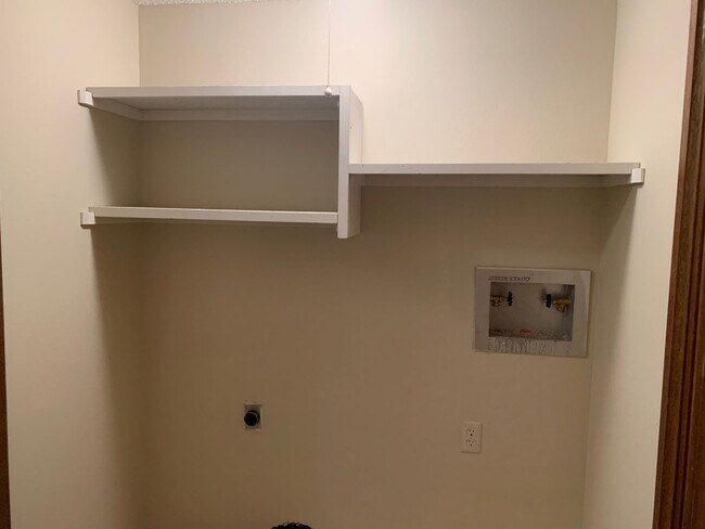 Building Photo - South East side Apartment