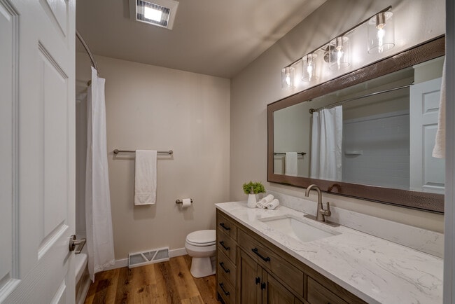 Building Photo - 211 Parkway Dr