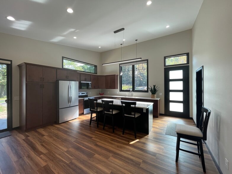 Custom cabinets with pull out shelves - 150860 Nightingale Ln