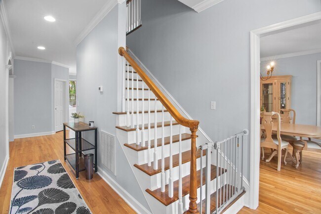 Building Photo - 126 Hemlock Dr