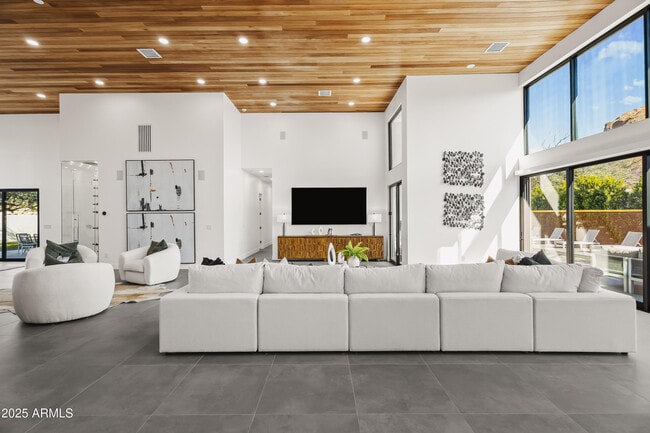 Building Photo - 5156 N 45th Pl