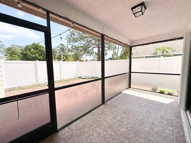 Building Photo - 104 Lakewood Dr