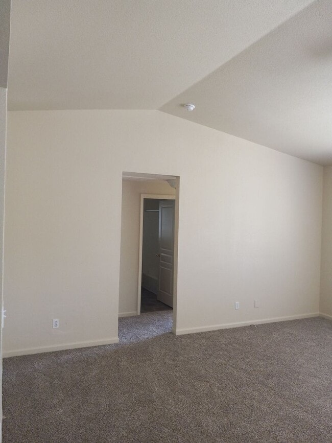 Building Photo - 546 Rawe Peak Dr
