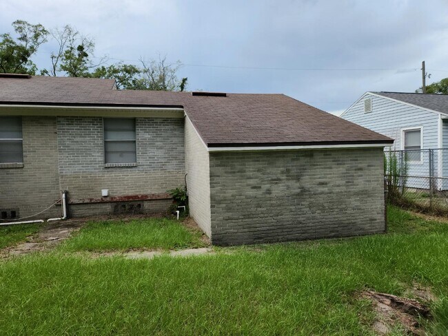 Building Photo - 7927 Reid Ave