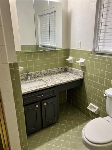 Building Photo - 2730 King Cole Dr