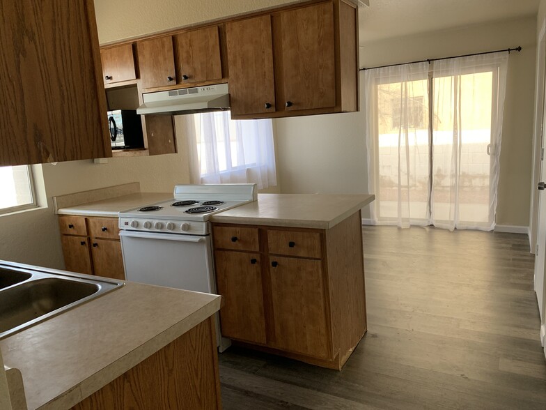 Building Photo - 444 W Ivyglen St