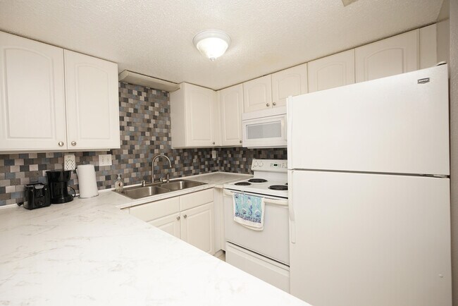 Building Photo - 308 Miracle Strip Pkwy