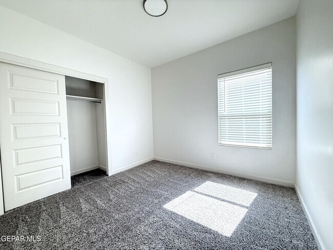 Building Photo - 7792 Enchanted Pk Dr
