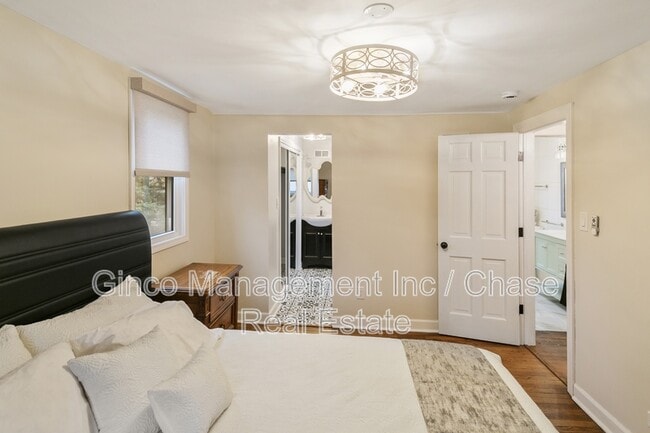 Building Photo - 635 E Prairie Ave