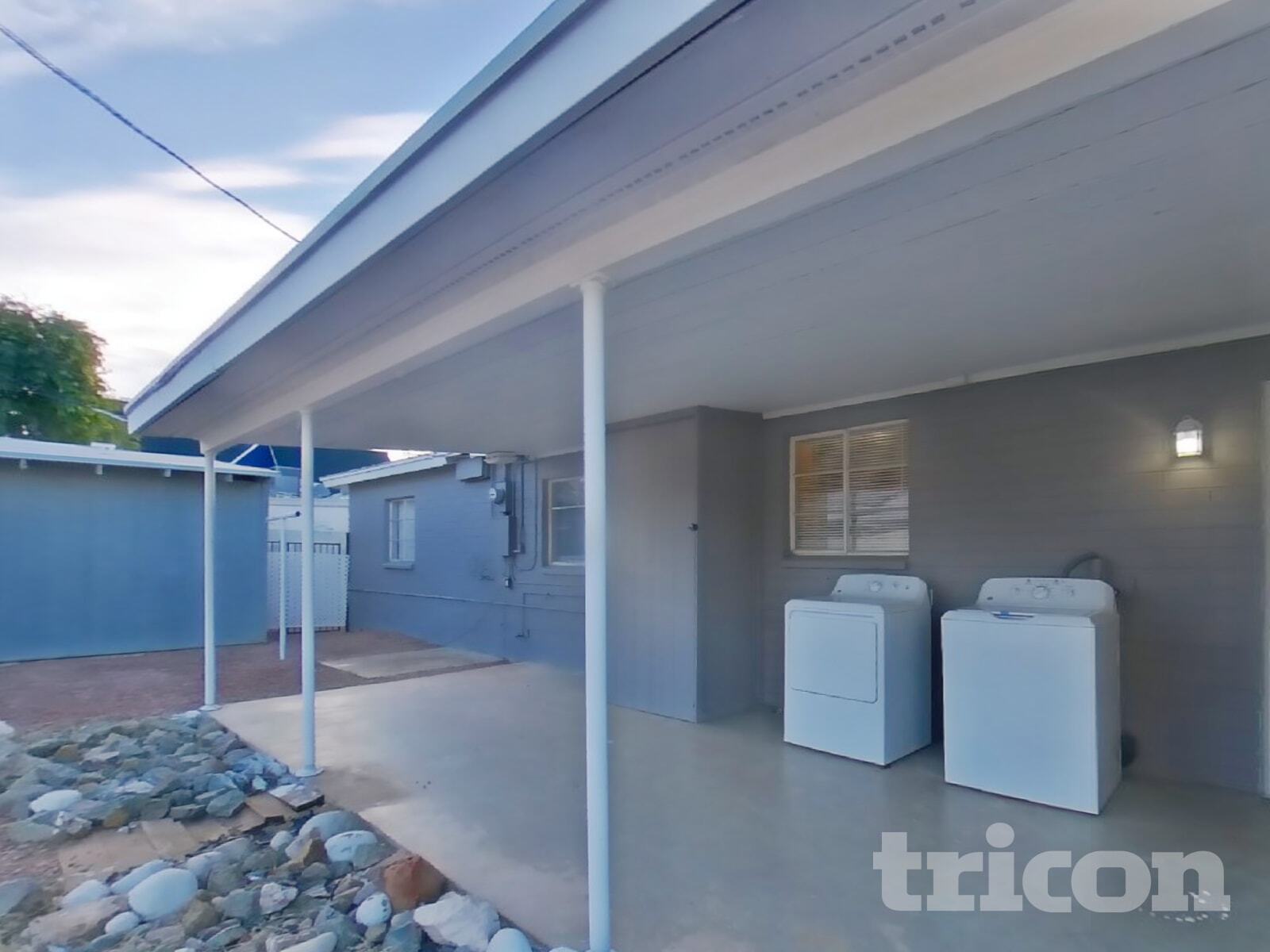 Building Photo - 120 W 8th Pl