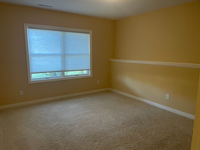 Building Photo - Five Bedroom Home in NE Rochester MN
