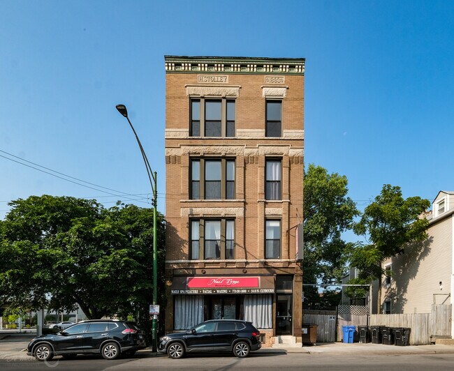 Primary Photo - 2418 N Clybourn Ave