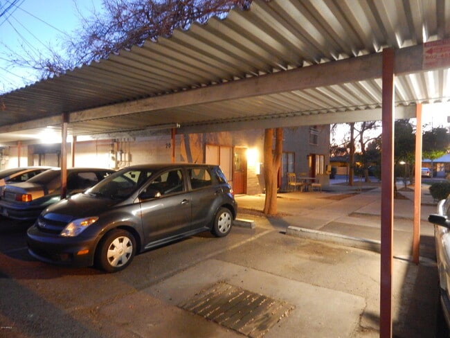 Building Photo - 2025 S Granada Dr