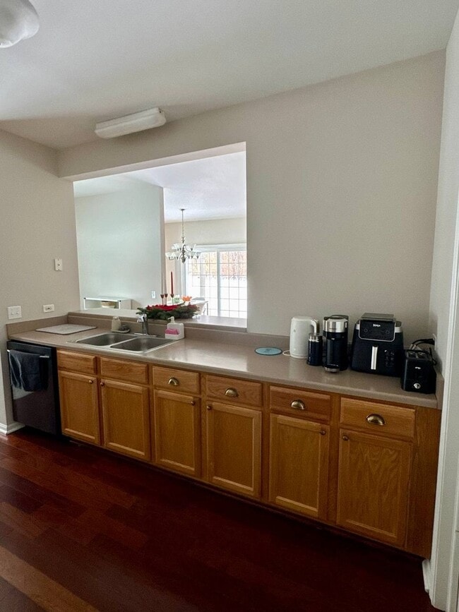 Building Photo - 5261 Pebble Ln