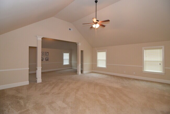 Building Photo - Huge 5 Bed/4 Bath Home Near Ft. Gordon