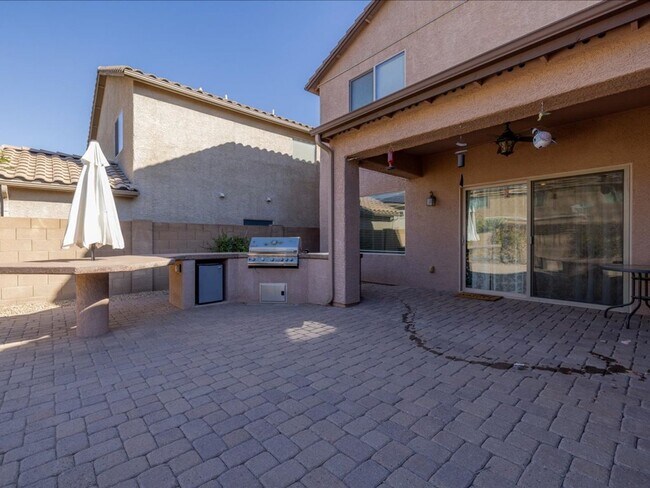 Building Photo - 4 Bedroom 3 Bathroom