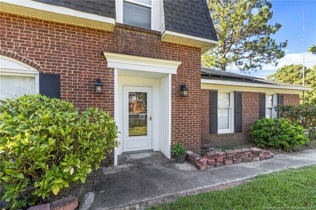 Building Photo - 5839 Rivercroft Rd