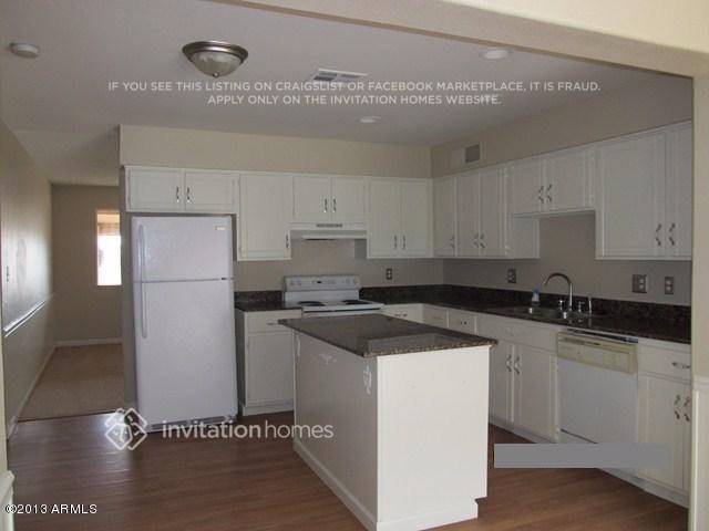 Building Photo - 99 S 94th St