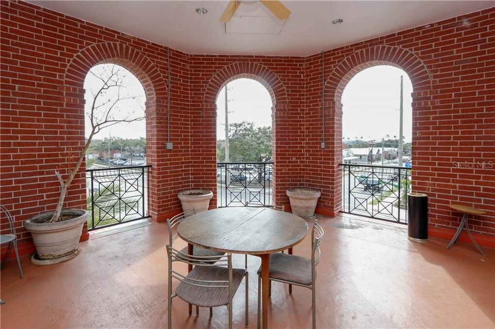 Building Photo - 1810 E Palm Ave