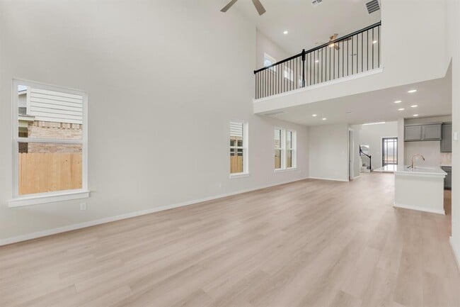 Building Photo - 324 Amista Dr