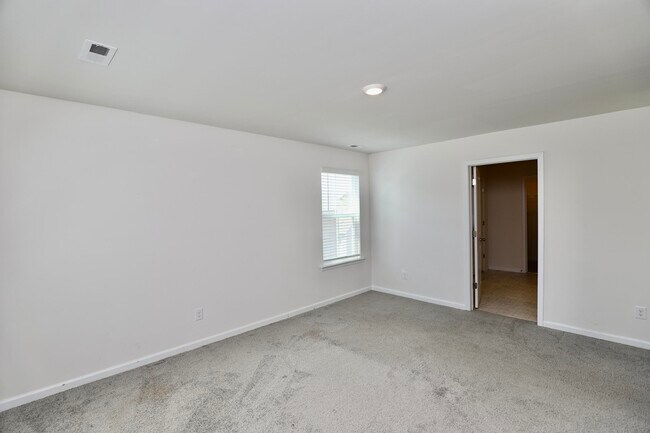 Building Photo - 352 Sandbach Rd