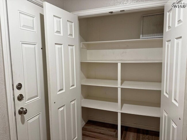 Building Photo - 301 Mariners Wy