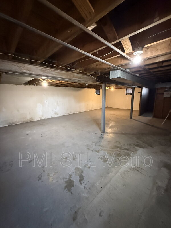 Building Photo - 6737 Kenwood Dr