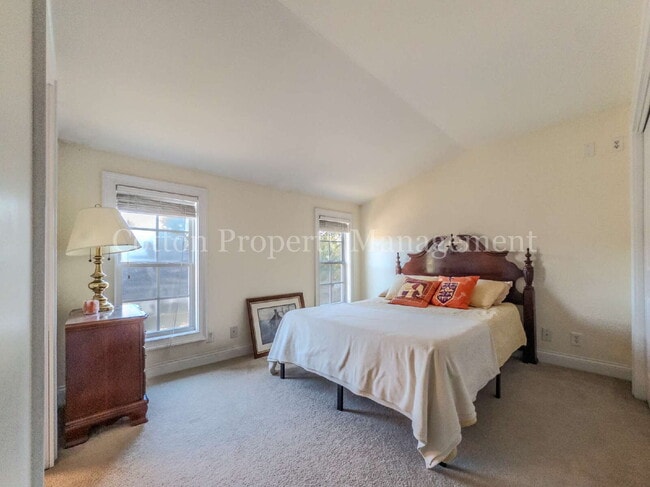 Building Photo - 102 Blossom Cir