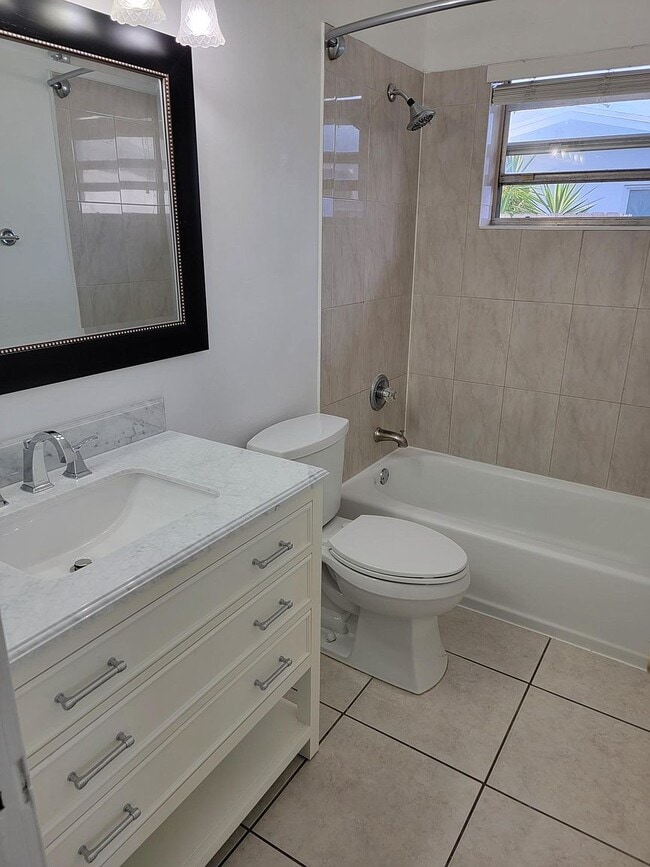 Building Photo - 20941 NE 25th Ct