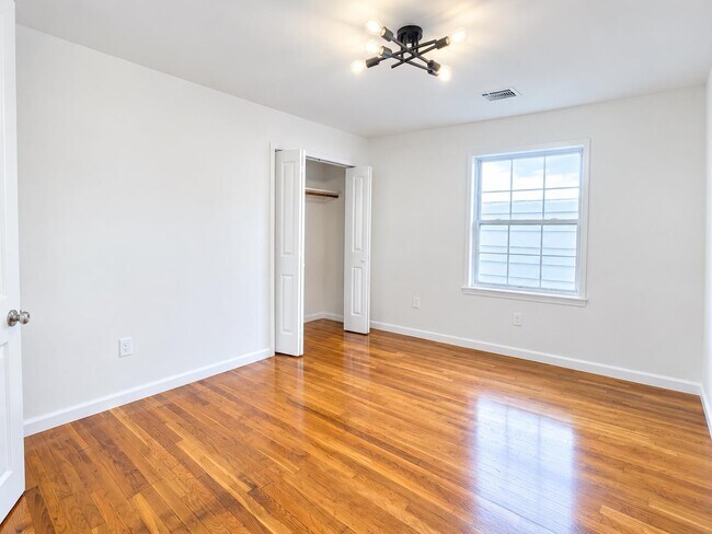 Building Photo - 121 Bostwick Ave