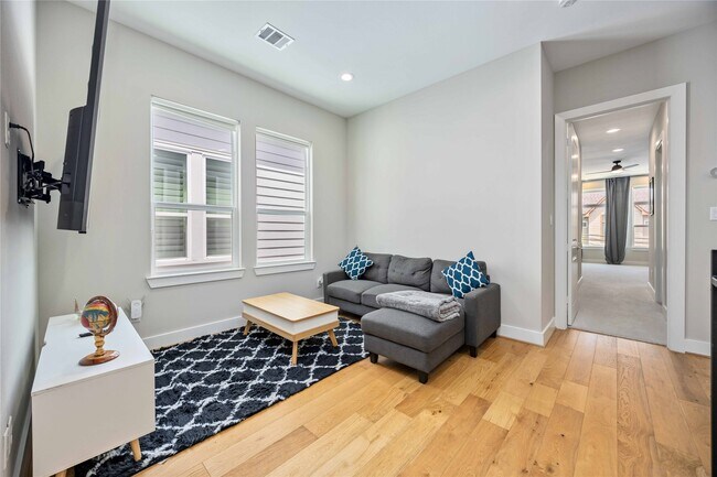 Building Photo - 5821 Kansas St