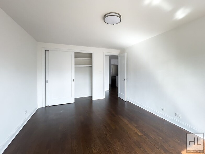 Building Photo - E 16 ST