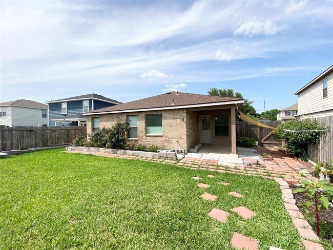 Building Photo - 8119 Yaupon View Dr