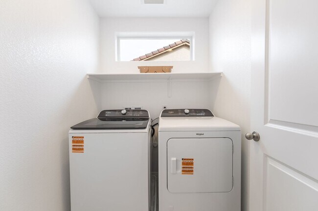 Building Photo - Goregous Brand New 4 Bedroom For Lease!