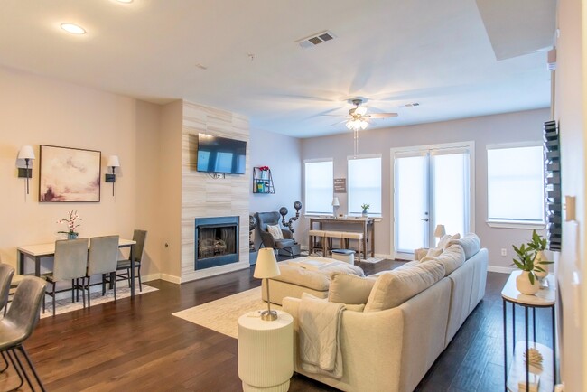 Living room with smart TV - 1211 Beaconsfield Ln